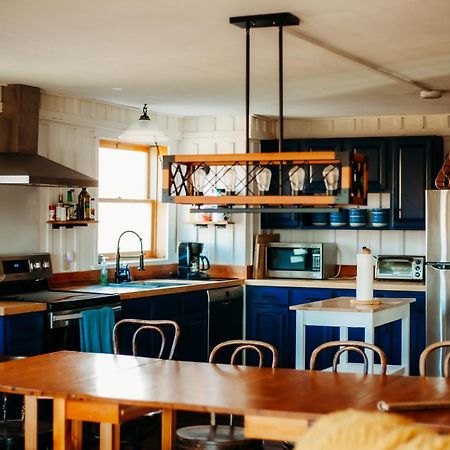 The Barn At Evermore: Riverfront Retreat W/Hot Tub Luray Exteriör bild