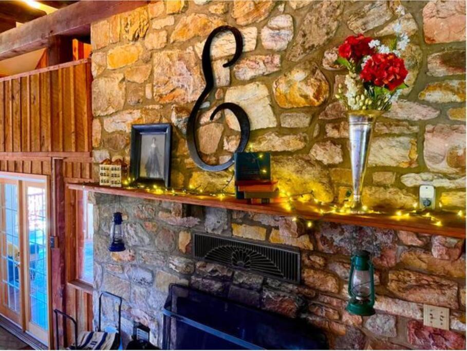The Barn At Evermore: Riverfront Retreat W/Hot Tub Luray Exteriör bild