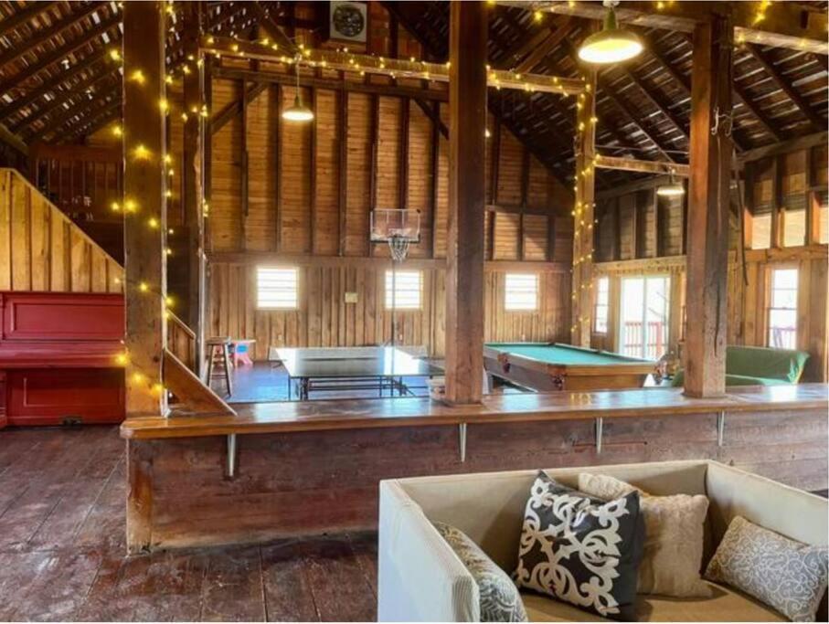 The Barn At Evermore: Riverfront Retreat W/Hot Tub Luray Exteriör bild
