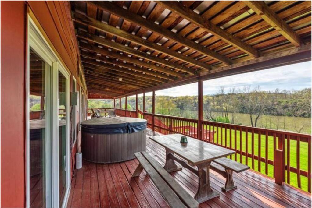 The Barn At Evermore: Riverfront Retreat W/Hot Tub Luray Exteriör bild
