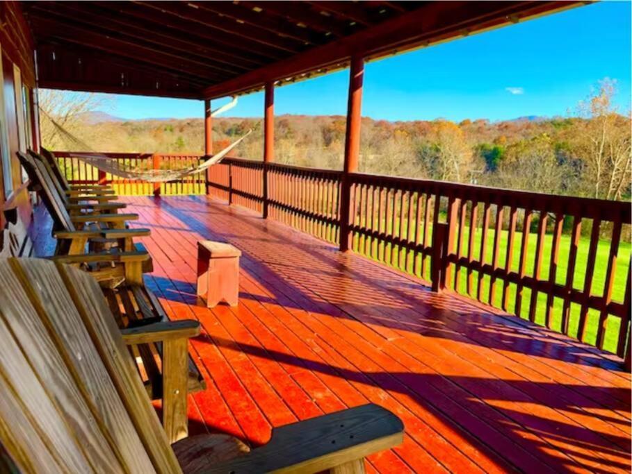 The Barn At Evermore: Riverfront Retreat W/Hot Tub Luray Exteriör bild