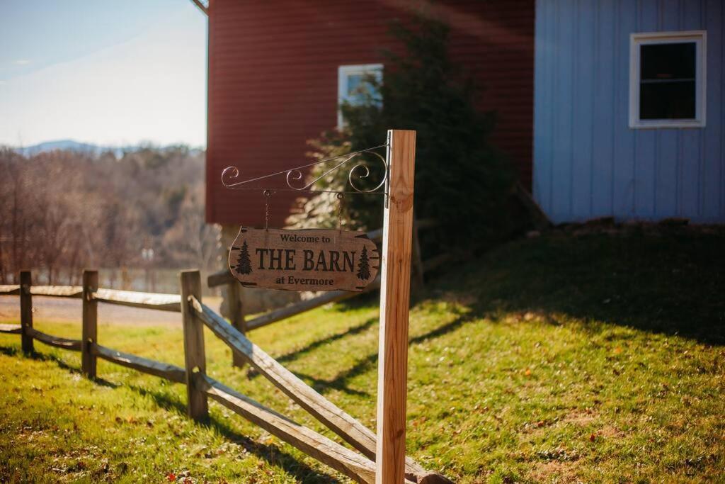The Barn At Evermore: Riverfront Retreat W/Hot Tub Luray Exteriör bild
