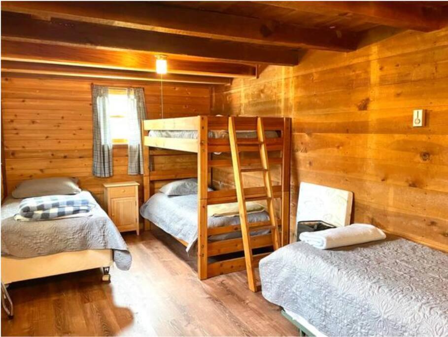 The Barn At Evermore: Riverfront Retreat W/Hot Tub Luray Exteriör bild