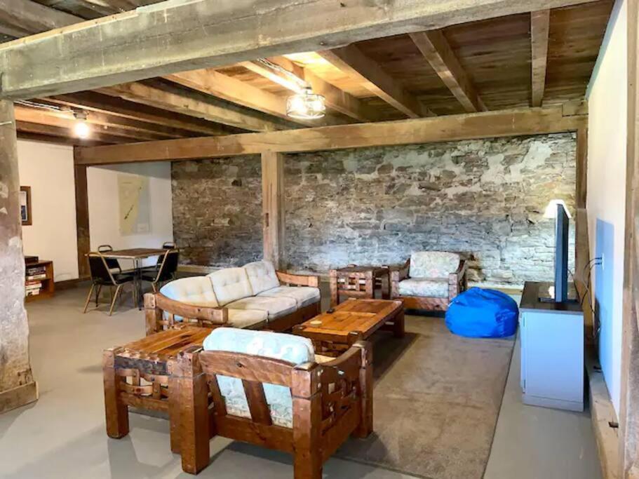 The Barn At Evermore: Riverfront Retreat W/Hot Tub Luray Exteriör bild