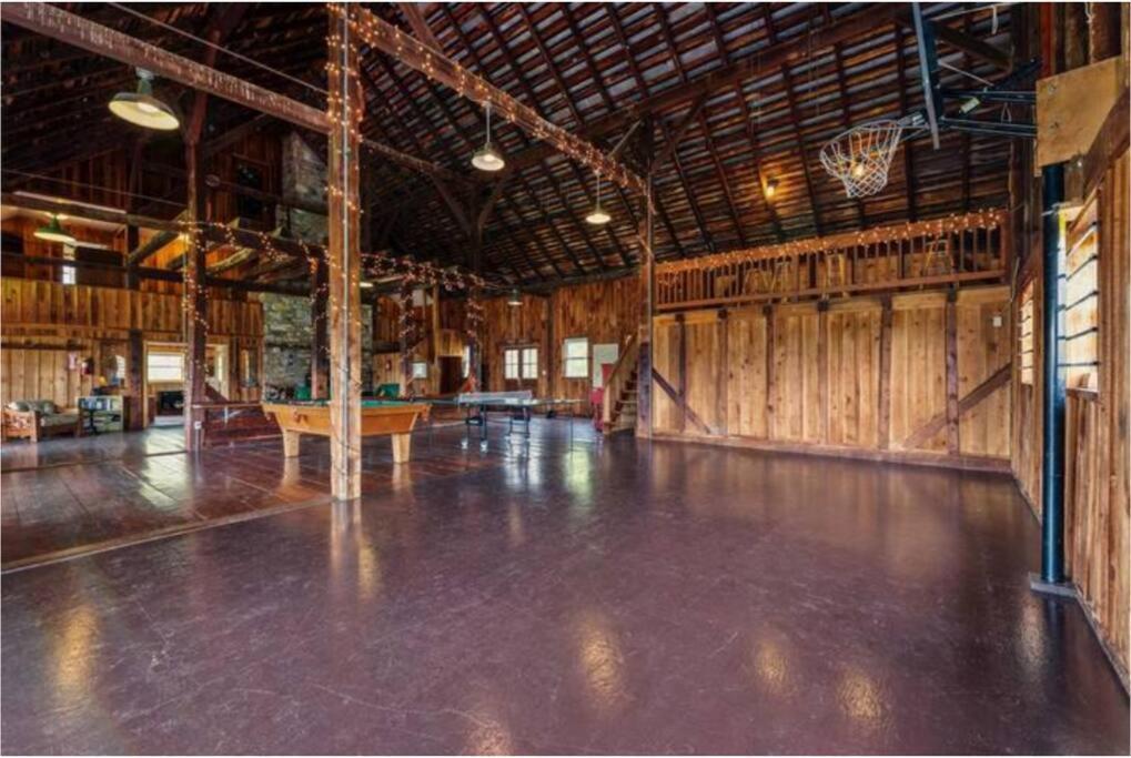 The Barn At Evermore: Riverfront Retreat W/Hot Tub Luray Exteriör bild