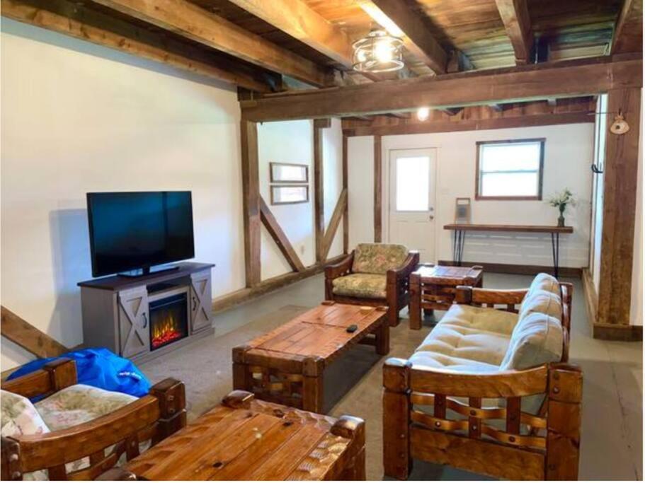 The Barn At Evermore: Riverfront Retreat W/Hot Tub Luray Exteriör bild