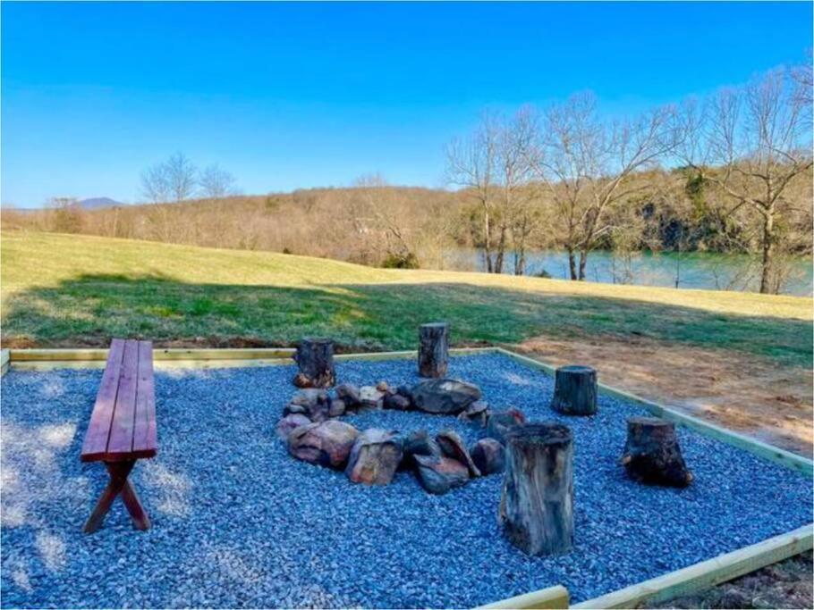 The Barn At Evermore: Riverfront Retreat W/Hot Tub Luray Exteriör bild
